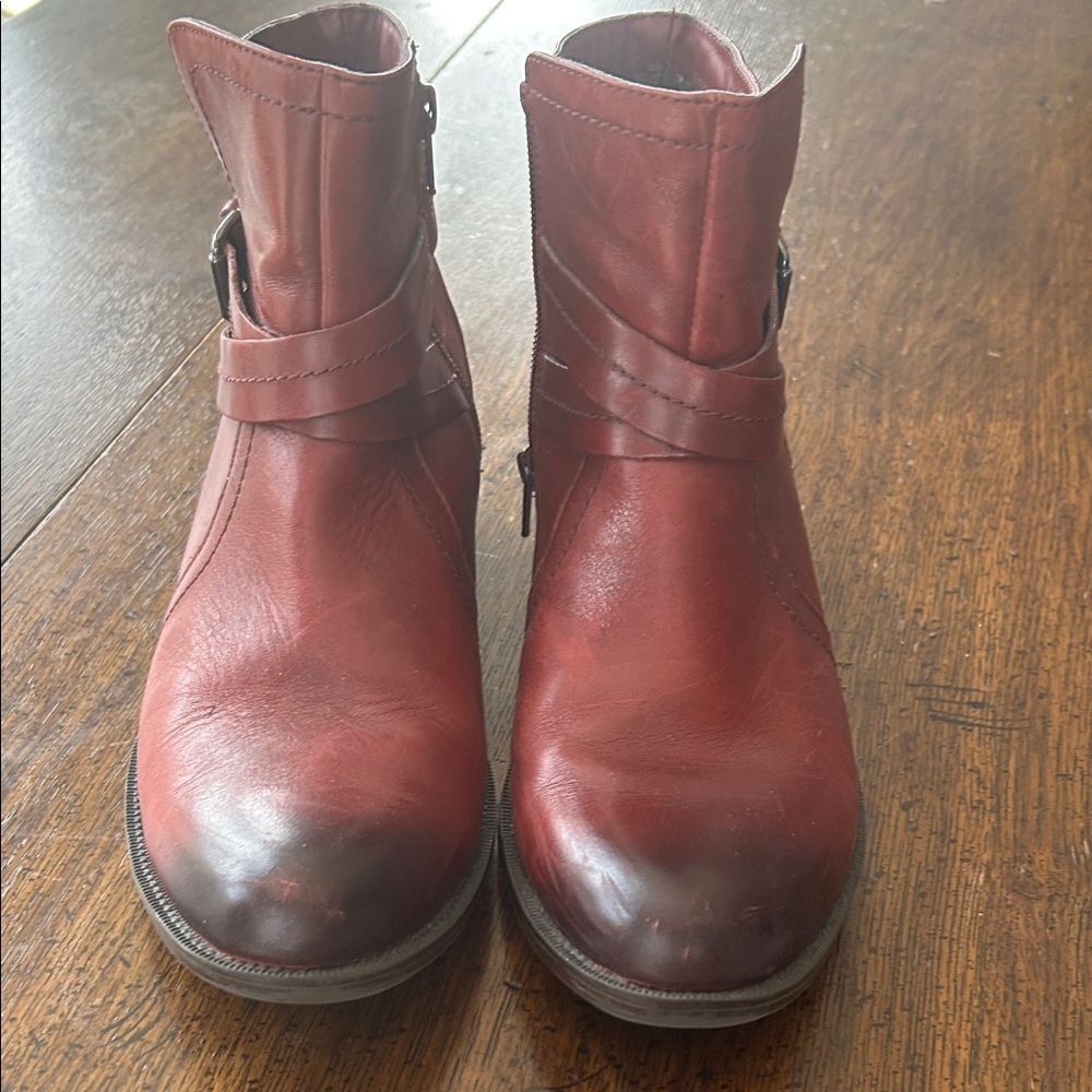 Rockport Burgundy Leather Ankle EUC Booties  Size 8.5 Med Hydro Shield